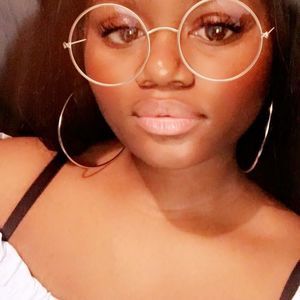 Meet your Posher, Dina